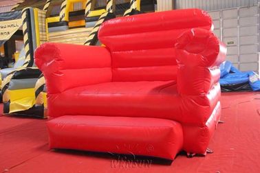China Encerado modelo inflável do PVC do à prova de água do sofá vermelho feito fábrica