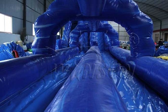 Corrediças de água infláveis comerciais longas, corrediça de água azul da pista do dobro do esmagamento