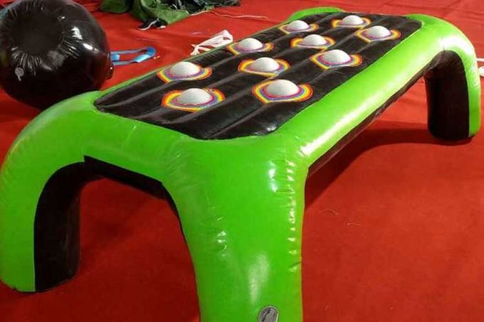 Os jogos interativos infláveis da cor verde ardem - o retardador com peso 12kgs